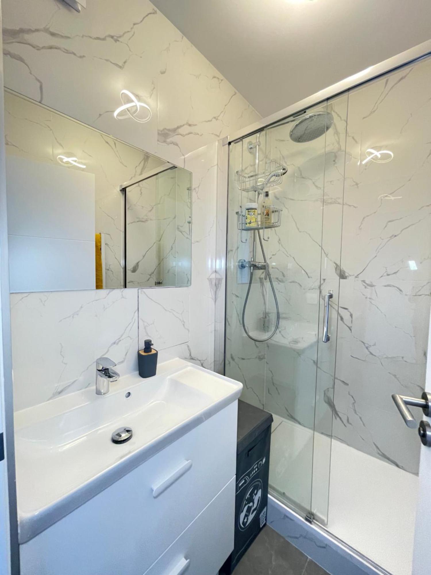 Paris Pantin Magnifique Appartement 4 Pieces De 108M2 Avec 2 Parking Interieur - Tres Cosy Pour 1 A 12 Personnes - Entierement Refait A Neuf Entire Apartment Luxurious And Warm - Pantin Paris 19 Eme Free Wifi Gratuit Εξωτερικό φωτογραφία